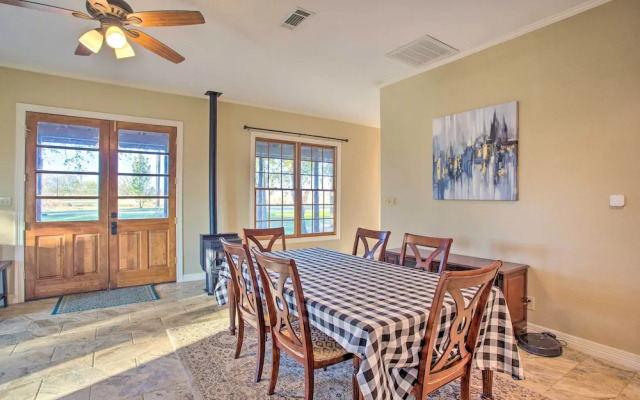 Charming Gainesville Retreat: Barn, Horses Welcome