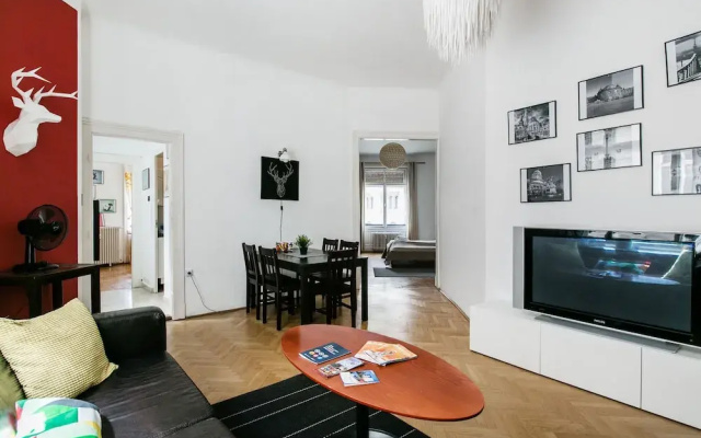 Revay 2 Apartment