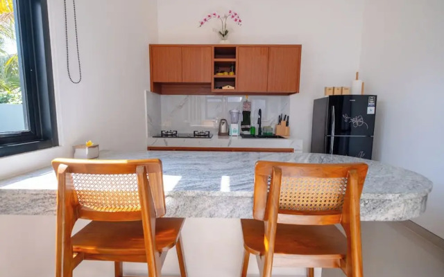 Crystal Flow Guest House & Apartment Canggu