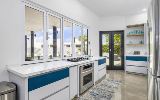 Unique Modern 4BR w Large Private Pool Mini Golf