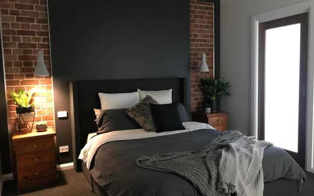 Executive Villa, private 2 bedroom in ideal location