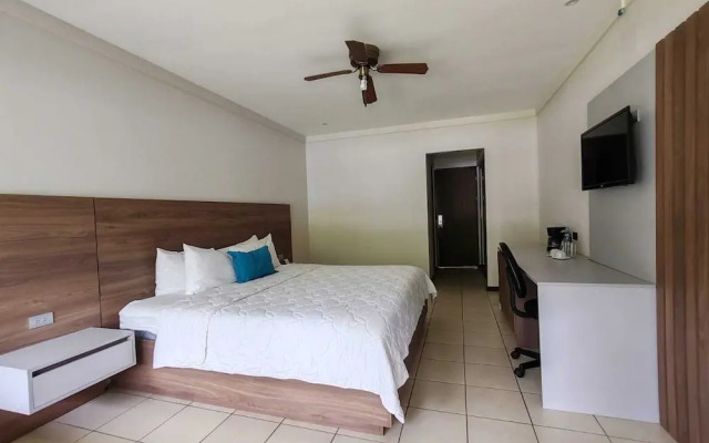 Puerto Azul Residences