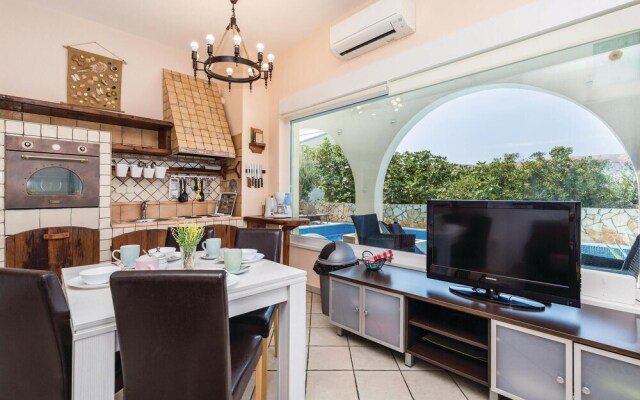 Beautiful Home in Pag With Wifi and 6 Bedrooms