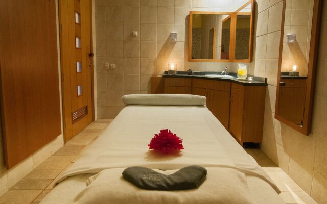 Park Lake Luxury Hotel