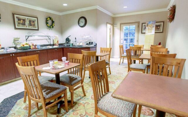 Holiday Inn Express & Suites Mountain View Silicon Valley by IHG