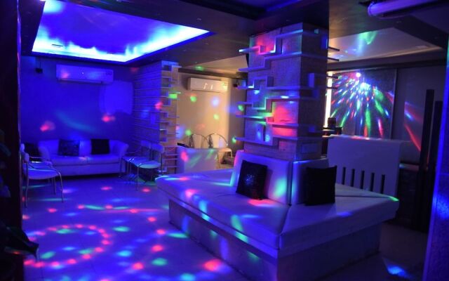 Hotel Amit Palace