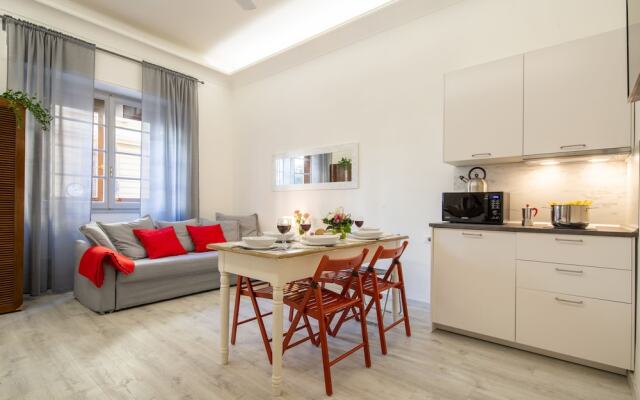 Central Station Apartment by Mmega
