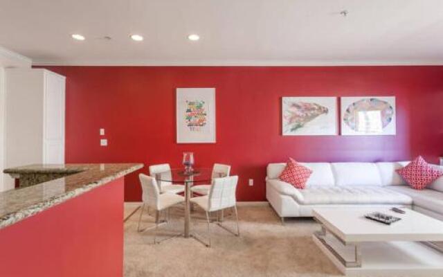 Luxury Apartment Near The Grove