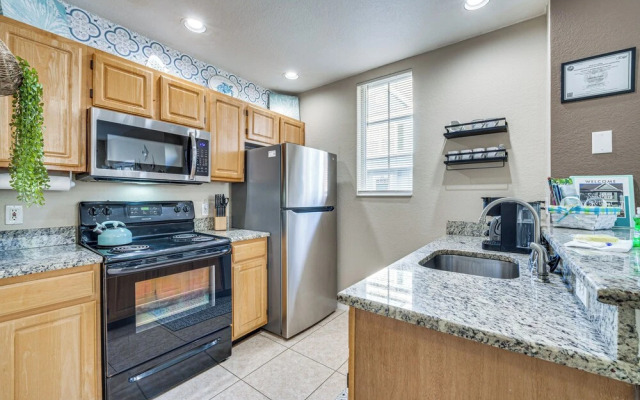 14 Mi to Disney World: Kissimmee Condo w/ Perks!