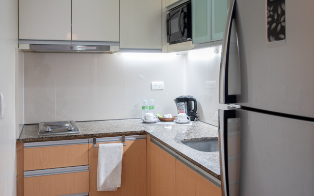 8 Newtown Blvd Apartments