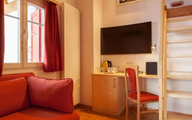 Julen Wendelin, Hotel Touring