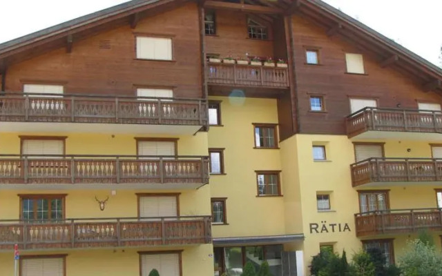 Haus Rätia, Klosters Platz