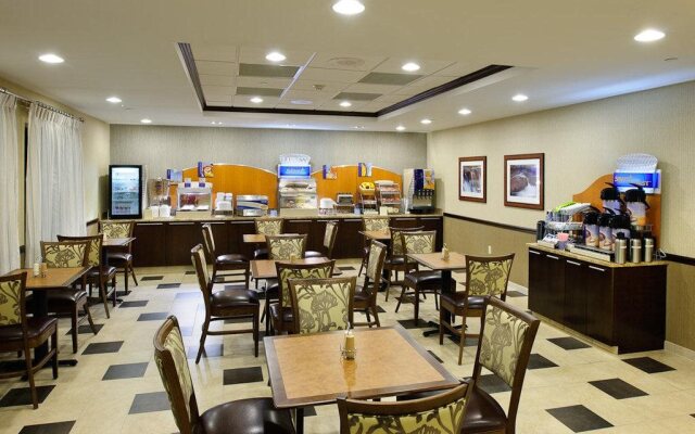 Holiday Inn Express Philadelphia Airport by IHG