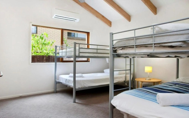 7 Depper Cosy Beach House in Central Sunshine Beach