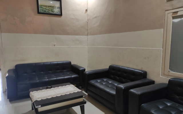 Hotel O Wisma Tulip Near Masjid Besar Desa Tanabangka – Guest Rooms – Tanabangka