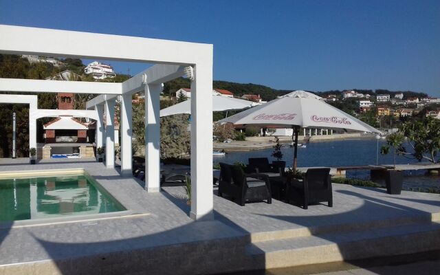Room in Apartment - Apartments and Rooms With a Swimming Pool Kampor - rab