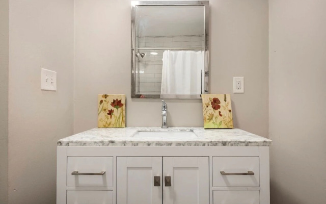 Charming Fully-renovated Bungalow