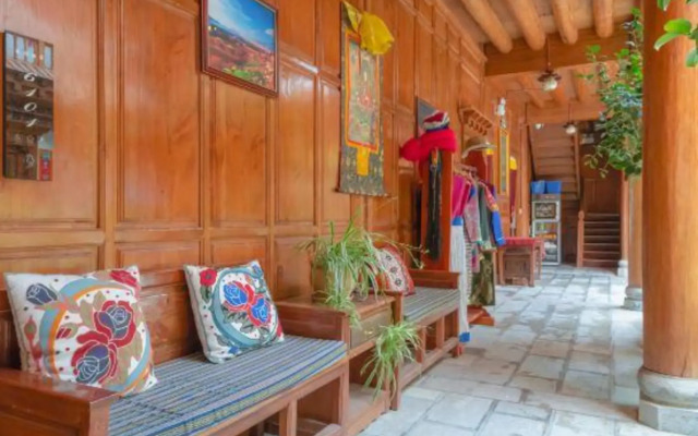 Shangri la Le Fu Ge Dan Inn (dukezong ancient city store)