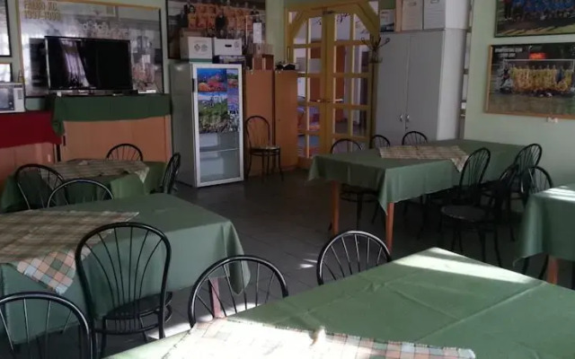 Sportcsarnok Motel és Presszó