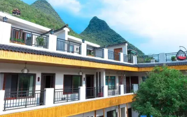 Xingyi WanFenglin Qianshanli Inn