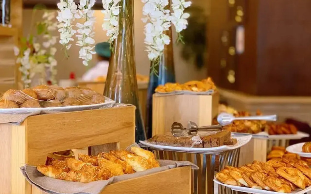 Violet Al Azizia Hotel