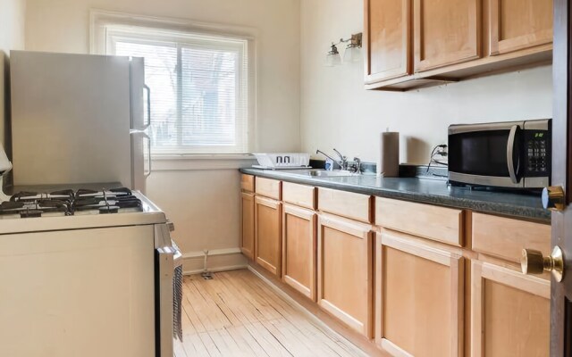Large Beautiful One Bedroom on Brady St