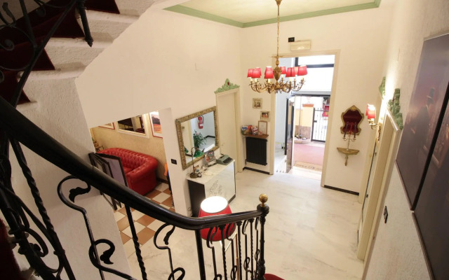 Charly Hotel