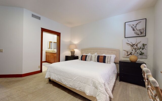 Timbers 6 Updated and Pet-Friendly, Private Jacuzzi, Private Garage by RedAwning