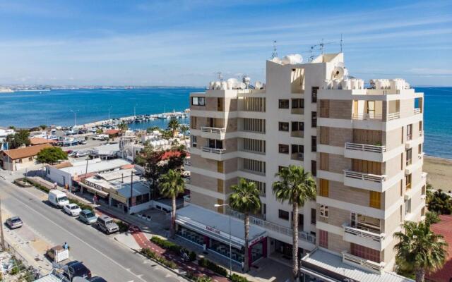 Lazuli Beachfront Apartment 254