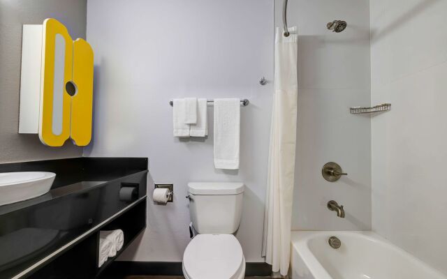 Studio 6 Arlington, TX - South - Dallas