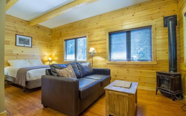 Kootenay Park Lodge