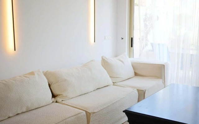 Villa Elias 1BR Upper Apt with Pool