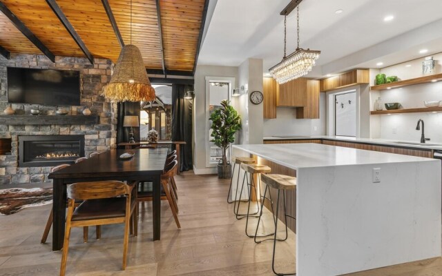 Chalet Monashee-brand New High End W/amazing Views