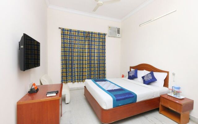 OYO 15101 Hotel Royal Paris