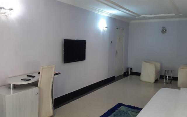 Top-Notch Suites and Apartments
