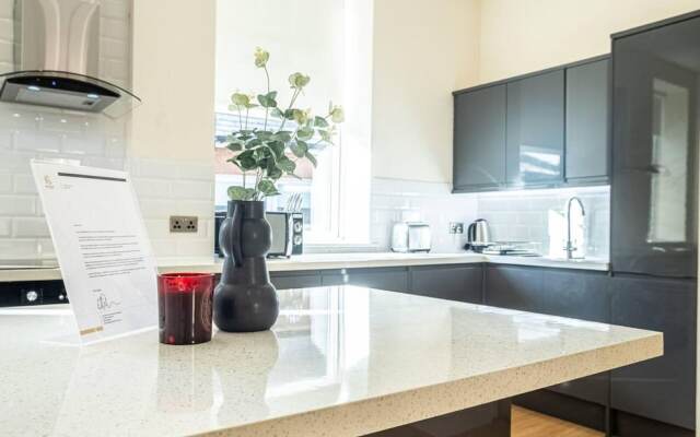 Ipswich Waterfront Serenity - City View 2BR Apt