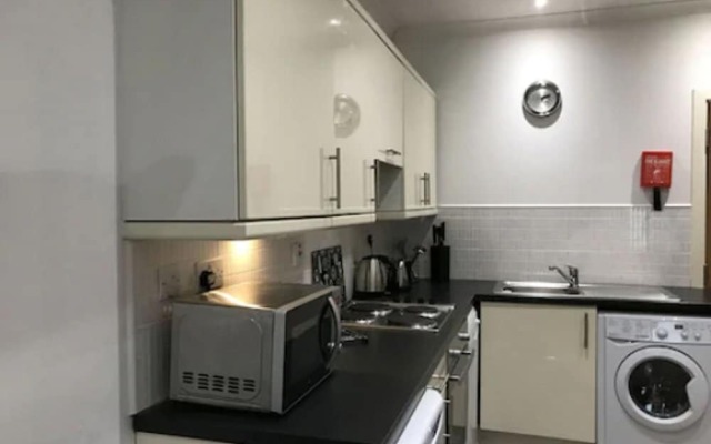 Fountain Court Apartments - Grove