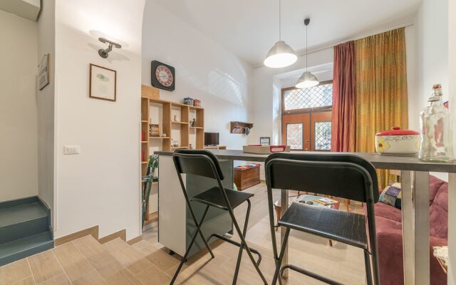 Monti Artistic Flat