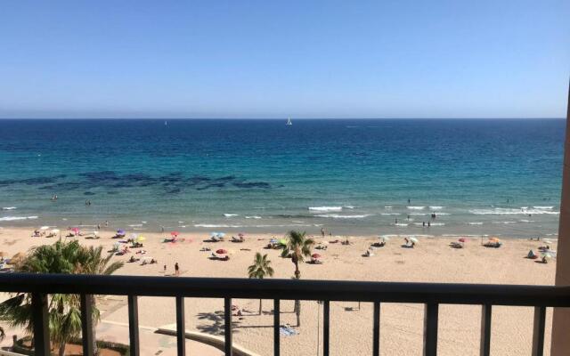 Apartamento frente al mar en Calpe con parking para 4 personas