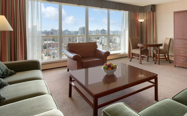 Coast Plaza Hotel & Suites