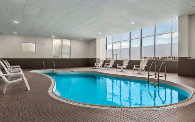 Ramada by Wyndham Niagara Falls Near the Falls