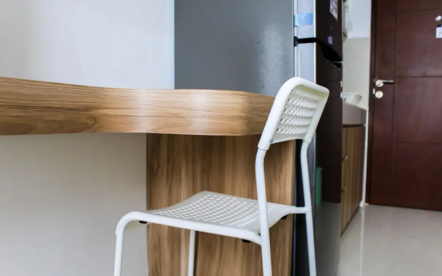 Minimalist and New Furnished Studio Apartment at Springwood Residence By Travelio – Guest Rooms – Tangerang