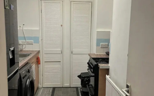 Flat-sleep2bathtub-netflix-heart of London-balcony