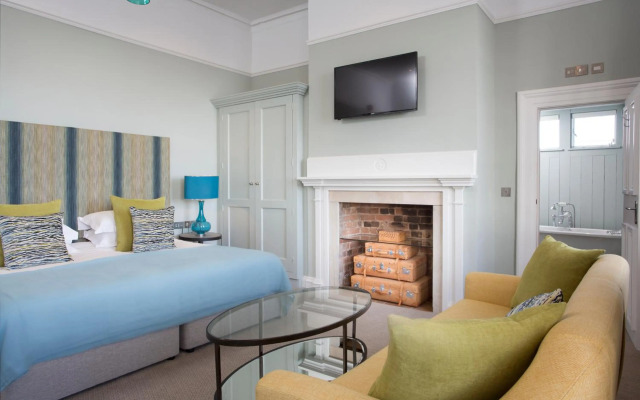 Royal Hotel