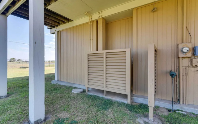 Pet-friendly Galveston Home w/ Wraparound Deck