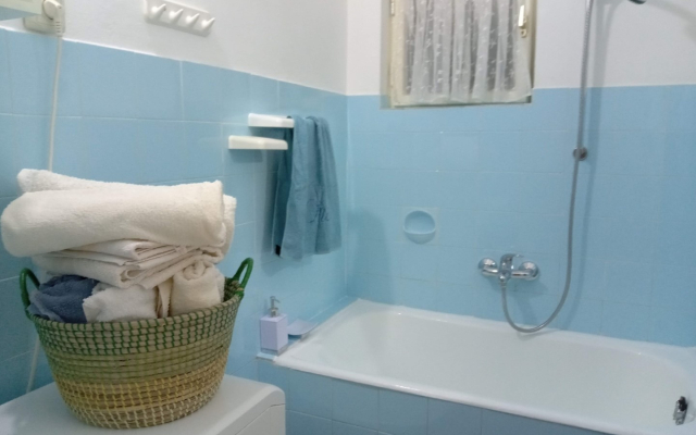 Holiday house Dragan - 50m from sea: Splitska, Island Brac