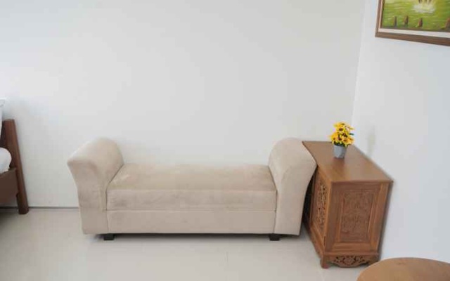 Minimalist and Comfortable Studio at Tuscany Residences Apartment By Travelio – Guest Rooms – South Tangerang