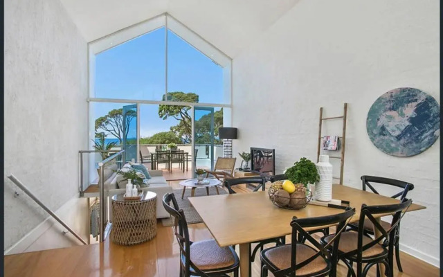 Lonnie Beach View Apartment