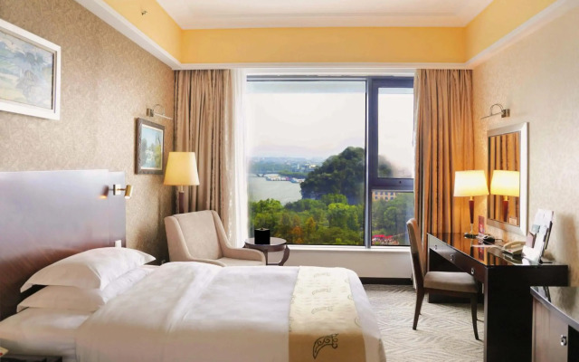 Guilin Lijiang Waterfall Hotel