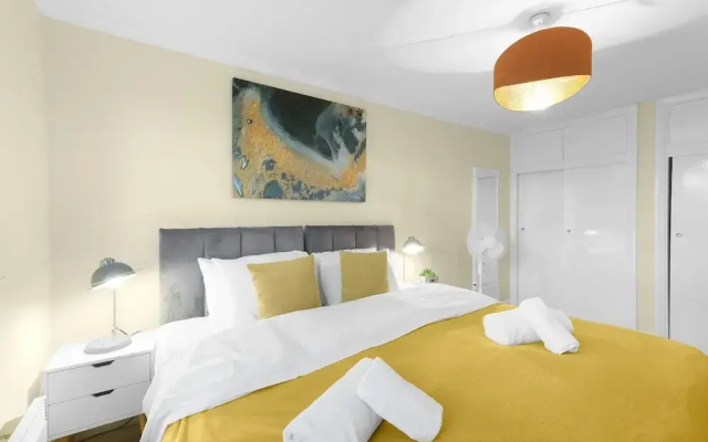 Modern 2 Bedroom Apt in Broadlands Court